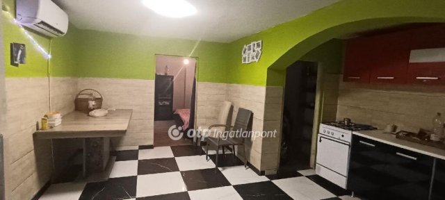 Eladó családi ház, Kunszentmiklóson 29.9 M Ft, 2 szobás