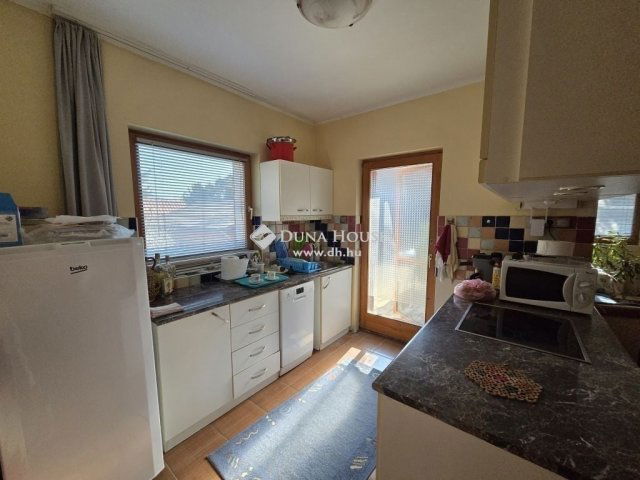 Eladó családi ház, Leányfaluban 159.9 M Ft, 3 szobás