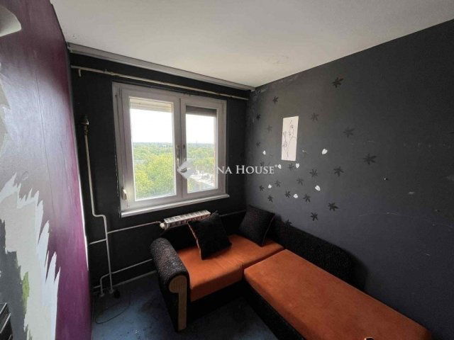 Eladó panellakás, Kecskeméten 37.5 M Ft, 3 szobás