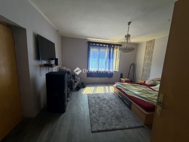 Eladó családi ház, Siklóson 40 M Ft, 3 szobás