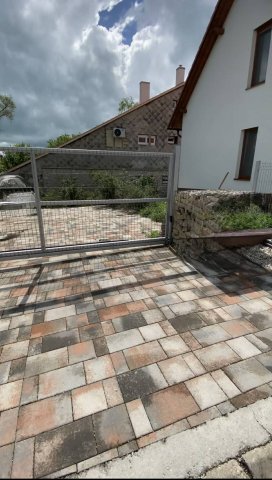 Eladó téglalakás, Csopakon 119.9 M Ft, 3 szobás