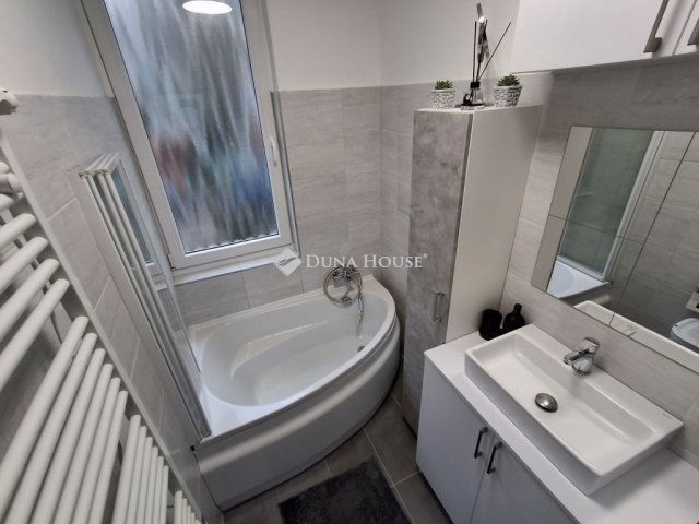 Eladó téglalakás, Budapesten, XVIII. kerületben 64.99 M Ft