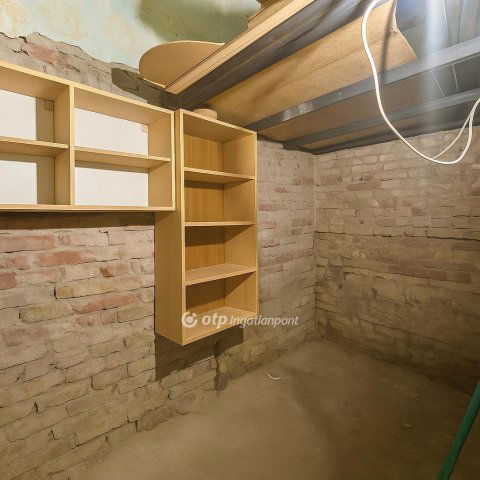 Eladó téglalakás, Budapesten, XIV. kerületben 10 M Ft, 1 szobás