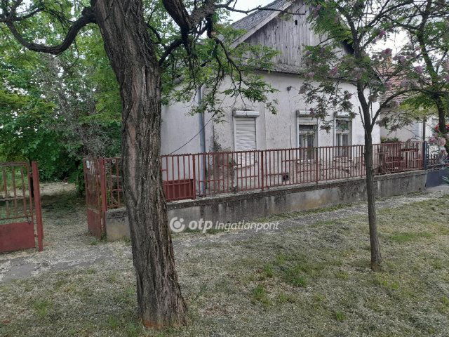 Eladó családi ház, Adácson 12.99 M Ft, 2+1 szobás