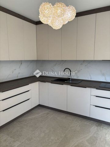 Eladó téglalakás, Kecskeméten 130 M Ft, 3 szobás