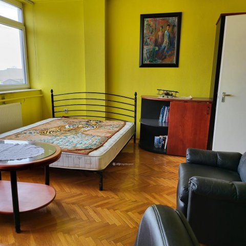 Eladó üzlethelyiség, Debrecenben 1135.75 M Ft, 10 szobás