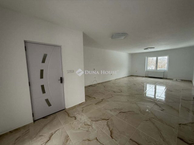 Eladó családi ház, Cecén 69.8 M Ft, 4 szobás