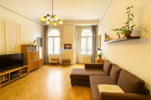 Eladó téglalakás, Budapesten, VI. kerületben 99.9 M Ft, 2 szobás