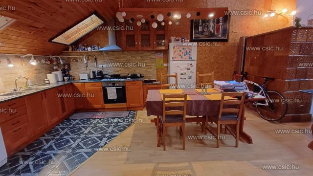 Eladó téglalakás, Budapesten, II. kerületben 180 M Ft