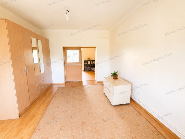 Eladó téglalakás, Komáromban 47 M Ft, 2 szobás