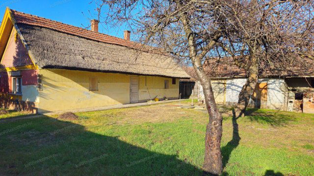 Eladó családi ház, Jászberényben 14.5 M Ft, 2 szobás