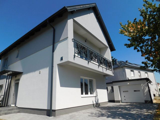 Eladó családi ház, Hévízen 119 M Ft, 5 szobás