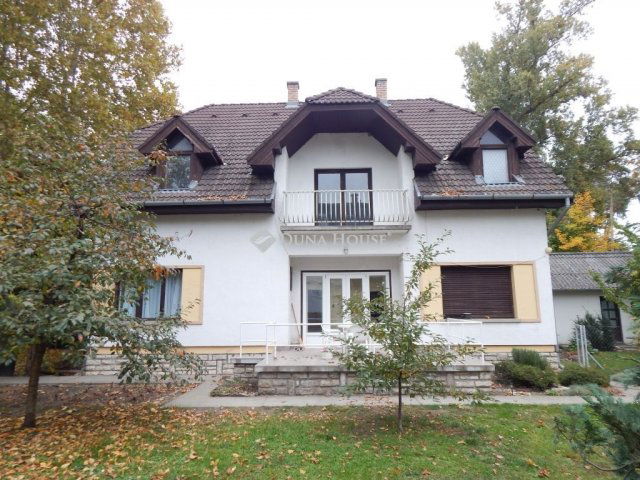 Eladó családi ház, Siófokon 259 M Ft, 5 szobás