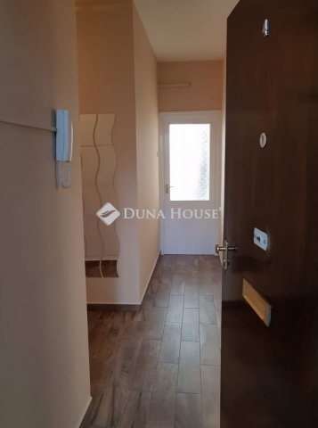 Eladó téglalakás, Makón 39.99 M Ft, 1 szobás