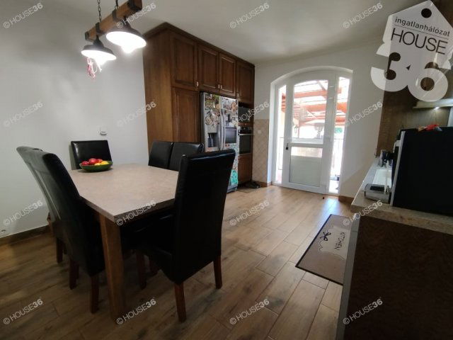 Eladó családi ház, Kerekegyházán 107.9 M Ft, 5 szobás