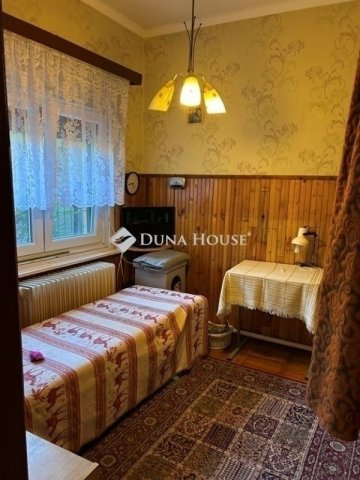 Eladó családi ház, Vácon 99 M Ft, 5 szobás