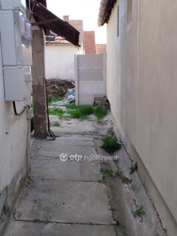 Eladó ikerház, Mohácson 15.9 M Ft, 2 szobás