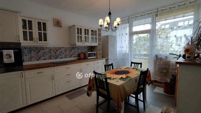 Eladó panellakás, Budapesten, IV. kerületben 86.9 M Ft, 2 szobás