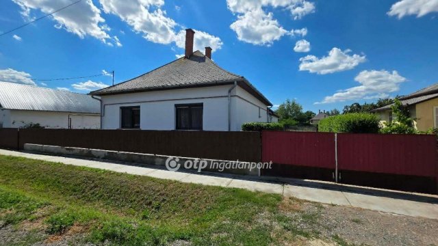 Eladó családi ház, Nádudvaron 35 M Ft, 2 szobás