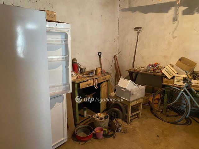 Eladó családi ház, Bakonyszücsön 14 M Ft, 2 szobás