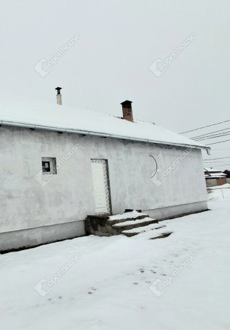 Eladó téglalakás, Komáromban 41.5 M Ft, 3+1 szobás