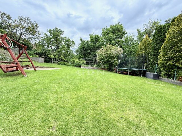 Eladó családi ház, Szentendrén 299 M Ft, 10 szobás