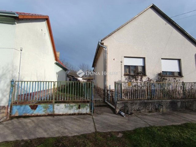 Eladó családi ház, Szabadszentkirályon 36 M Ft, 3 szobás