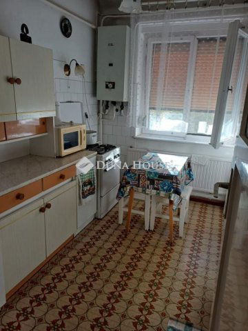 Eladó téglalakás, Pécsett, Komlói úton 32.8 M Ft, 2 szobás