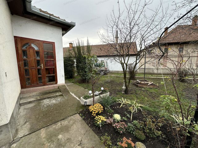 Eladó családi ház, Jászkisérén 27 M Ft, 4 szobás