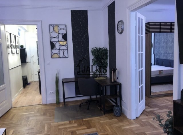 Kiadó téglalakás, albérlet, V. kerületben, Honvéd utcában