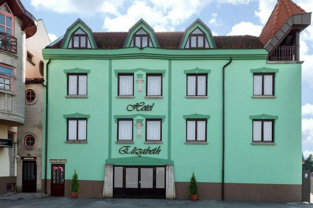 Eladó hotel, Baján 1550 M Ft, 27 szobás / költözzbe.hu