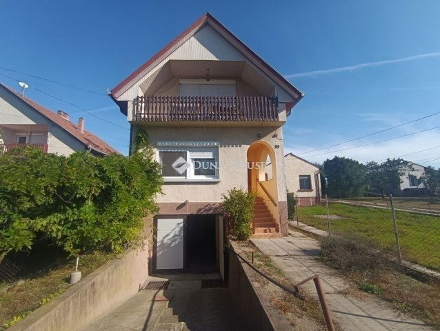 Eladó családi ház, Szigetszentmiklóson 63.9 M Ft, 3 szobás