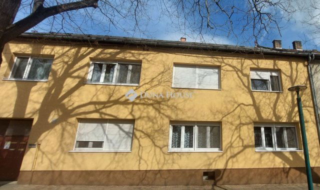 Eladó téglalakás, Dombóváron 33.5 M Ft, 3 szobás