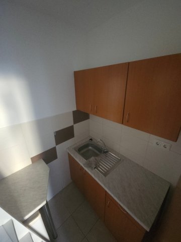 Kiadó iroda, Kecskeméten, Széchenyi téren 56 E Ft / hó