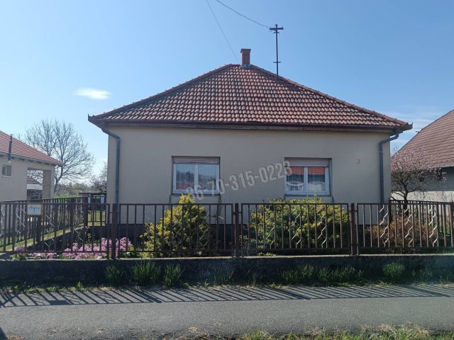 Eladó családi ház, Tornyiszentmiklóson 18 M Ft, 2 szobás