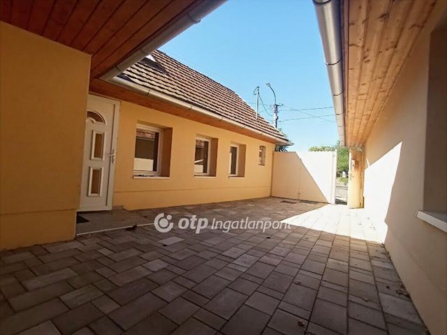 Eladó családi ház, Gyöngyösön 29.9 M Ft, 3+1 szobás