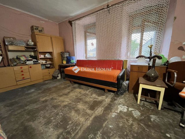 Eladó családi ház, Cecén 16 M Ft, 5 szobás