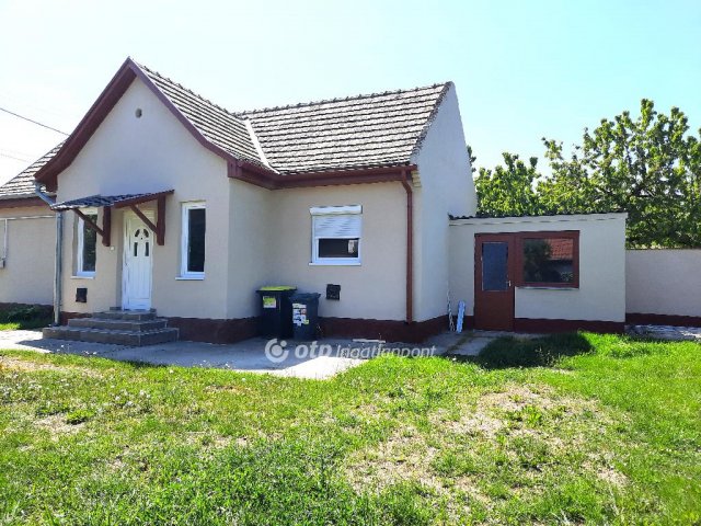 Eladó családi ház, Siófokon 65 M Ft, 2 szobás