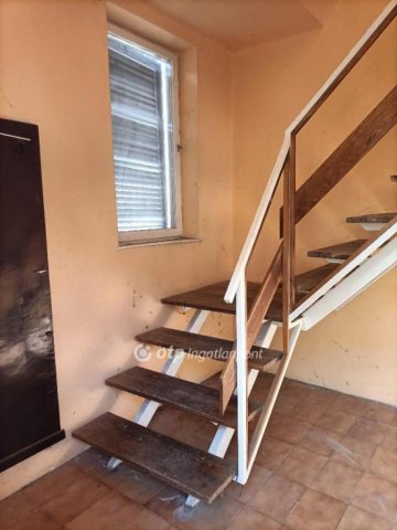 Eladó családi ház, Kaposváron 24.9 M Ft, 4+2 szobás