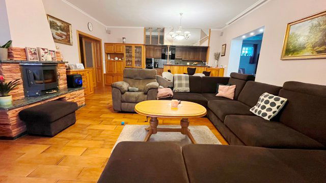 Eladó családi ház, Gércén 350 M Ft, 6+2 szobás