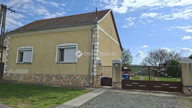 Eladó családi ház, Döbröközön 22.9 M Ft, 3 szobás