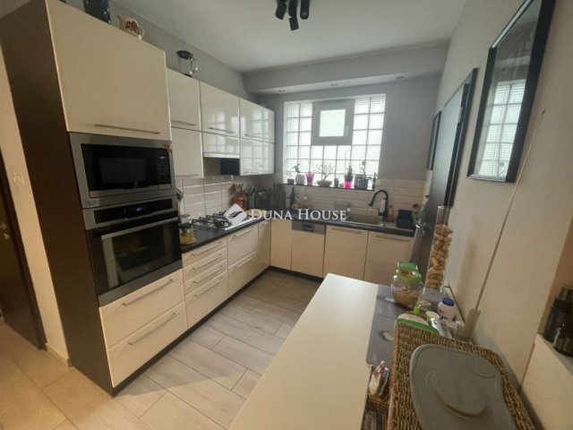 Eladó téglalakás, Győrött 89.9 M Ft, 3 szobás