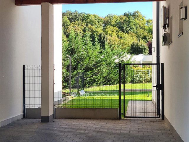 Eladó családi ház, Balatonföldváron 110 M Ft, 4 szobás