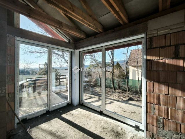 Eladó családi ház, Pócsmegyeren 116 M Ft, 4 szobás