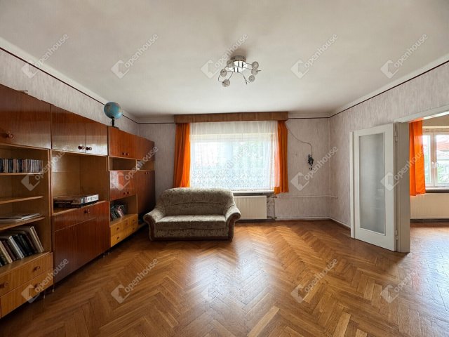 Eladó családi ház, Csepregen 48 M Ft, 5 szobás
