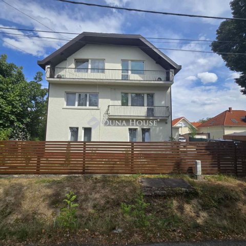 Eladó ikerház, Gödöllőn 224 M Ft, 7 szobás