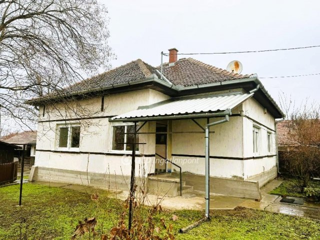 Eladó családi ház, Mezőtúron 25.5 M Ft, 2 szobás