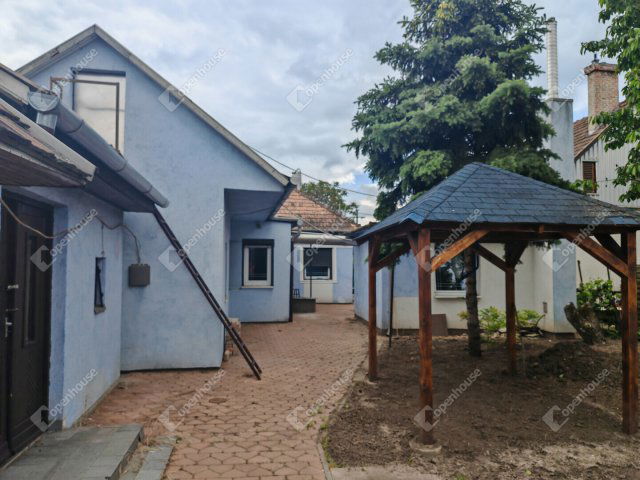 Eladó családi ház, Vecsésen 79.9 M Ft, 4 szobás