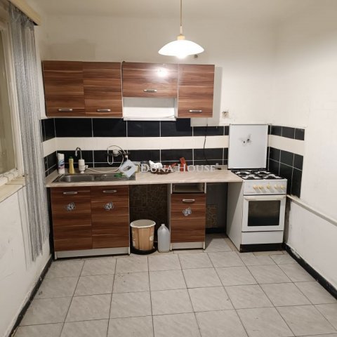 Eladó téglalakás, Kecskeméten 27 M Ft, 2 szobás