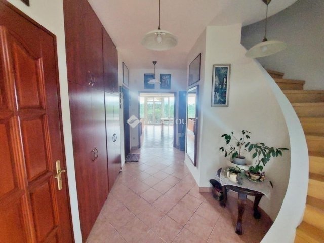 Eladó családi ház, Szentendrén 228 M Ft, 6 szobás